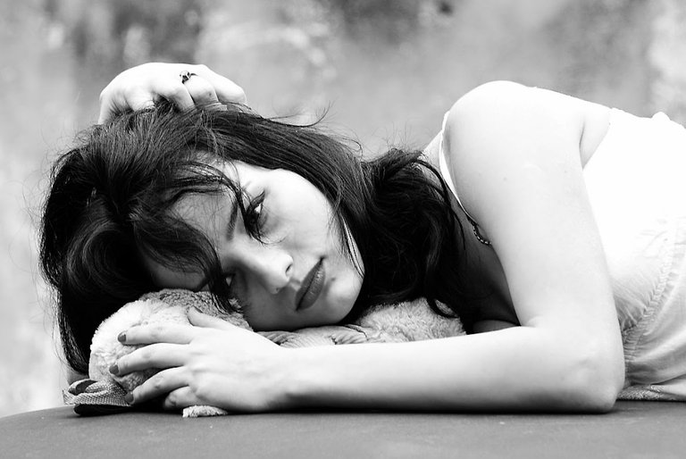 Girl-in-loneliness-sad-emotion-image-for-facebook-whatsapp-sharing-1167x781.jpg