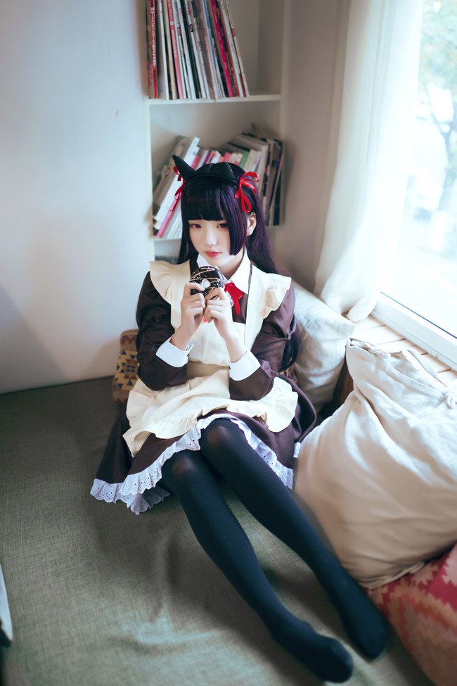 Irresistable-Kuroneko-Nekomimi-Maid-Cosplay-1.jpg