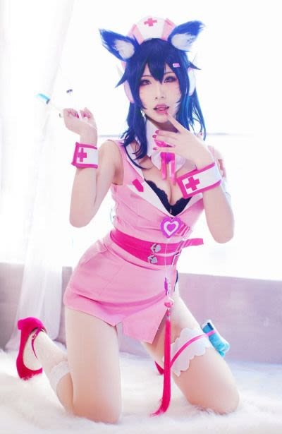 Sexy-Nurse-Ahri-Cosplay-1.jpg