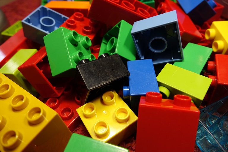 lego-blocks-2458575_960_720 (1).jpg