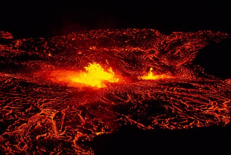 volcano-1784656_1280.jpg