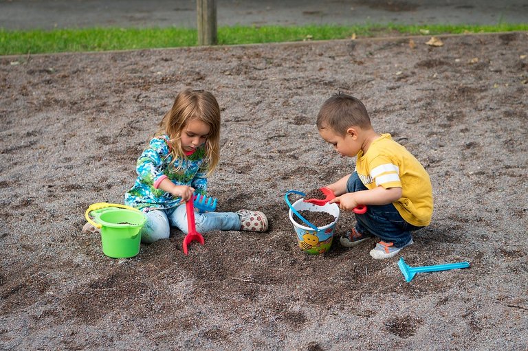 Kinder im Matsch.jpg