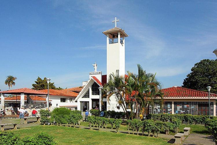 Santuario de José Gregorio Hernández en Isnotu edo. Trujillo.jpg