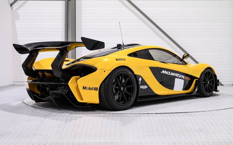 35050_MC_P1GTR_YELLOW_BLACK_34R.jpg