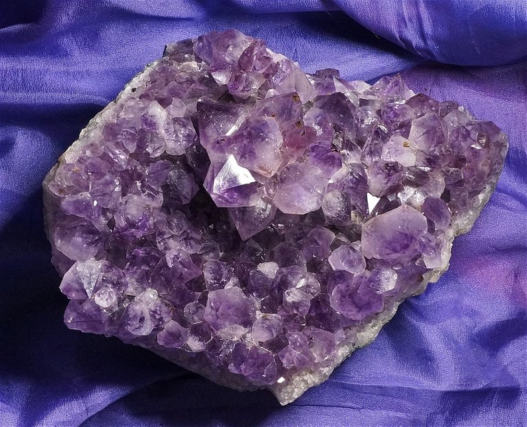 amethyst-cluster-1583596_960_720.jpg