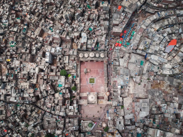 Wazir_Khan_Mosque_-_Aerial_View.jpg