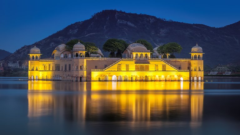 Jal-_Mahal-_Night-_View.jpg