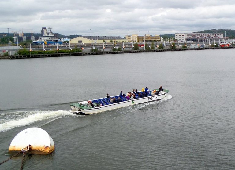 A Paddan tour boat