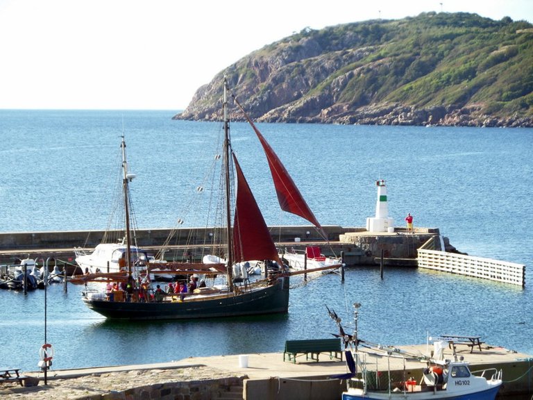 The Valkyrien leaving port