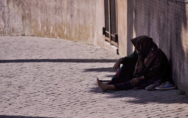 person-woman-sitting-old.jpg