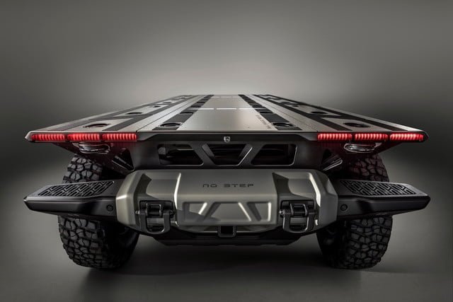 the-silent-utility-rover-universal-superstructure-surus-platform-is-a-flexible-fuel-cell-electric-platform-with-autonomous-capabilities-surus-was-designed-to-form-a-foundation-for-a-family-of-comme-4-640x640.jpg