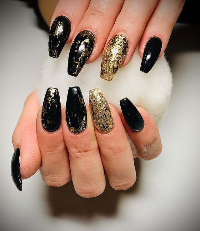 Nagel Sind Wieder Gescharft Schwarz Gold Geht Immer Nails Are Sh Hive