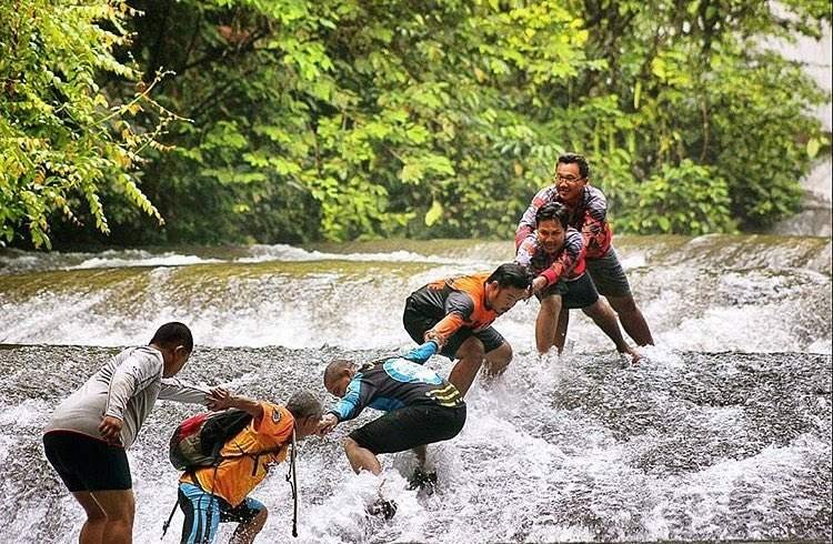 https://s3.us-east-2.amazonaws.com/partiko.io/img/amin.min-air-terjun-7-bidadari-gunung-geureudong-1528411682612.png