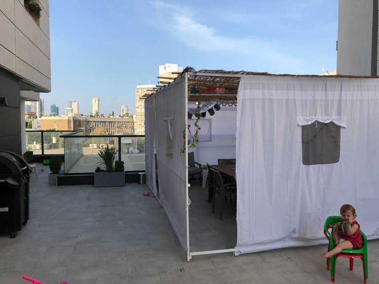 https://s3.us-east-2.amazonaws.com/partiko.io/img/apshamilton-my-sukkah-in-the-sky-oljoscbb-1538286572187.png