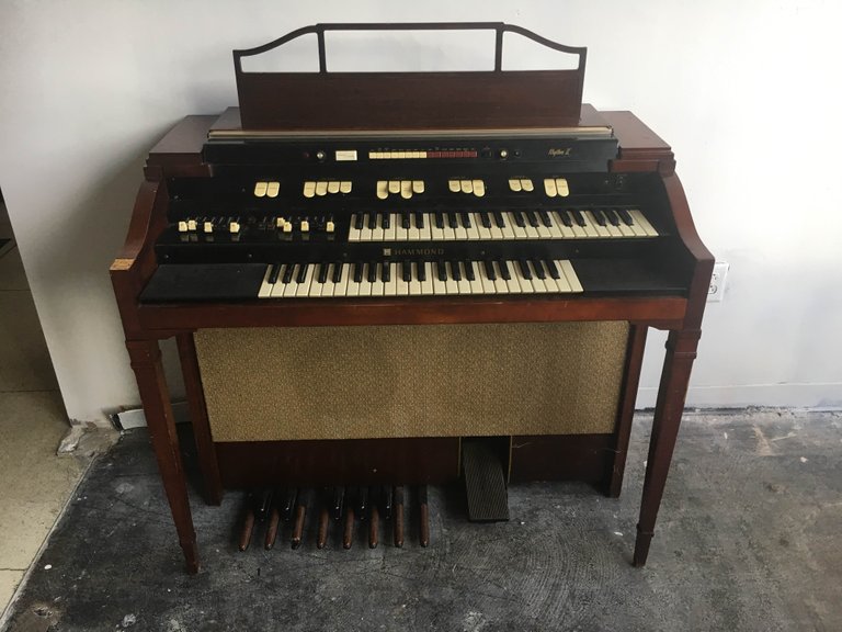 https://s3.us-east-2.amazonaws.com/partiko.io/img/cleb-hammond-organ-gkyzr5oi-1536366231391.png