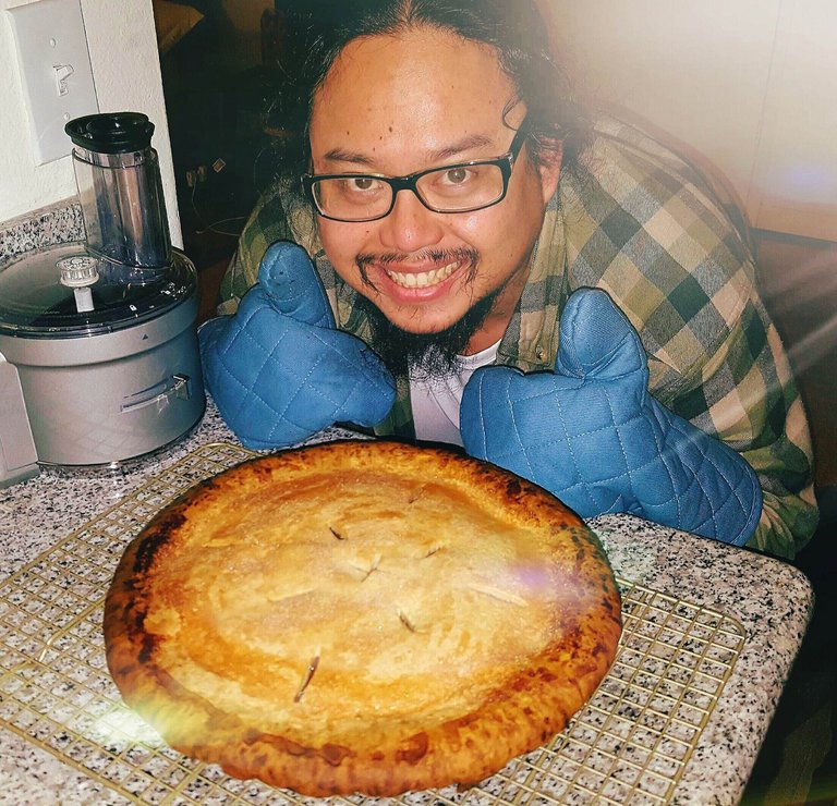 https://s3.us-east-2.amazonaws.com/partiko.io/img/darit-food-flashback-1st-vegan-apple-pie-gwycz6ig-1541660834815.png