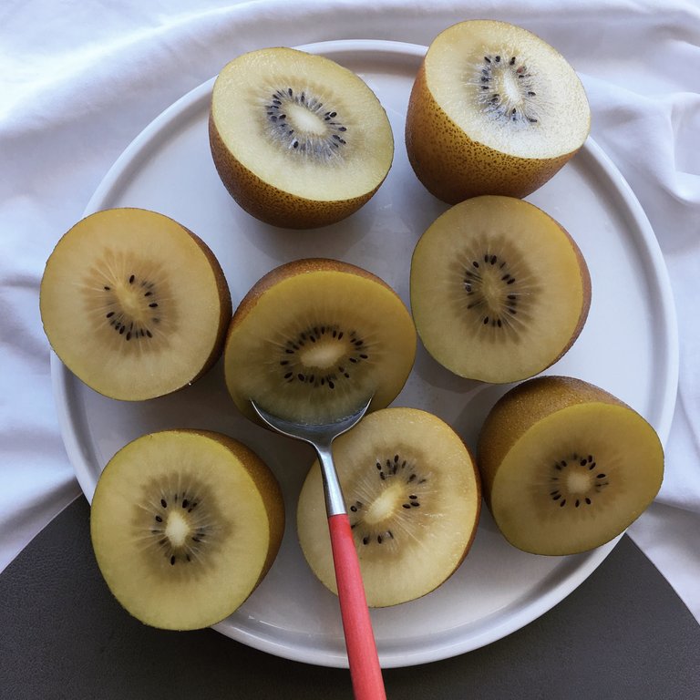 https://s3.us-east-2.amazonaws.com/partiko.io/img/dazzlingmango-gold-kiwis-0cr0duds-1536591179055.png