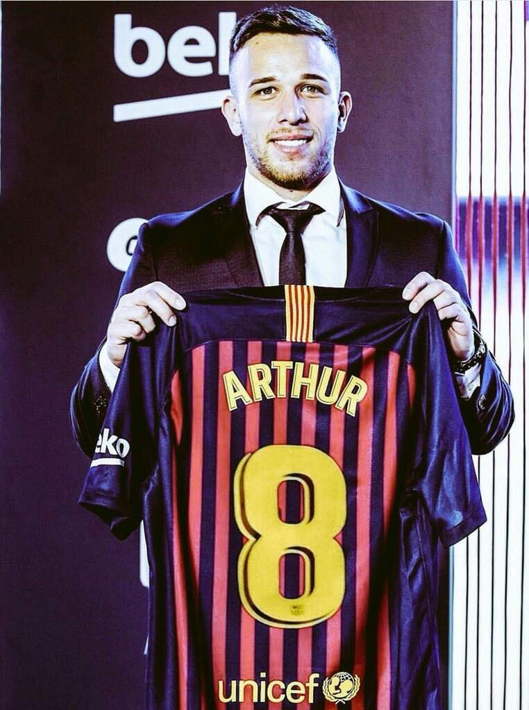 https://s3.us-east-2.amazonaws.com/partiko.io/img/fichajes-arthur-melo-ya-tiene-dorsal-1534170122540.png