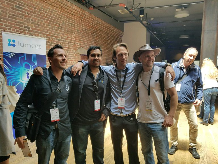 https://s3.us-east-2.amazonaws.com/partiko.io/img/happymoneyman-blockchain-buddies-1528406518856.png