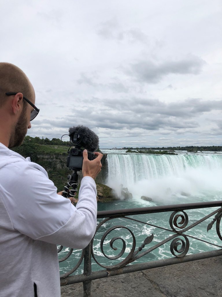 https://s3.us-east-2.amazonaws.com/partiko.io/img/joeparys-niagara-falls-edyjx6za-1536451774074.png