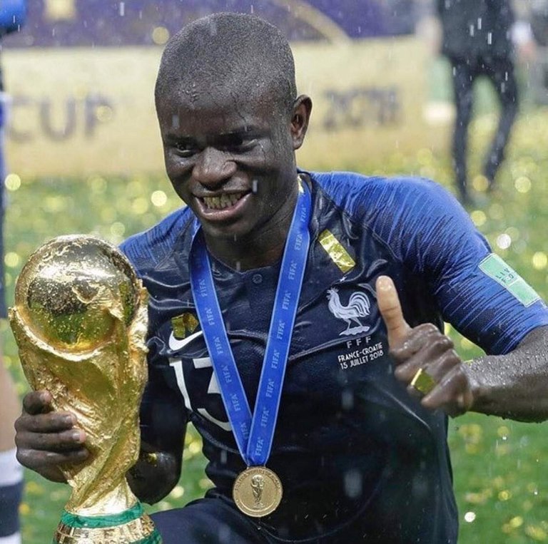 https://s3.us-east-2.amazonaws.com/partiko.io/img/macnoble-everybody-loves-ngolo-kante-kyjbfypu-1536656910957.png