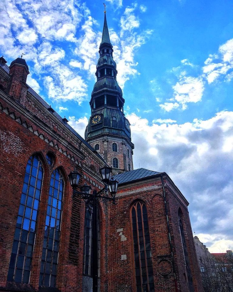 https://s3.us-east-2.amazonaws.com/partiko.io/img/maxgunchenko-beautiful-city-riga-1532615492093.png