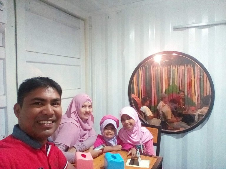 https://s3.us-east-2.amazonaws.com/partiko.io/img/teukuamirullah-fun-with-family-1532791413624.png