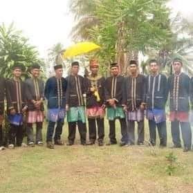 https://s3.us-east-2.amazonaws.com/partiko.io/img/teukuamirullah-traditional-clothes-aceh-country-1533343003966.png