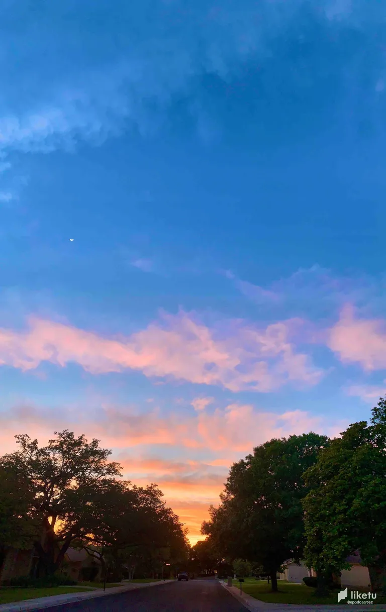 cl41u7gm600570pmjddb9bqx5_Crescent_Moon_Sunset_Glow.jpg
