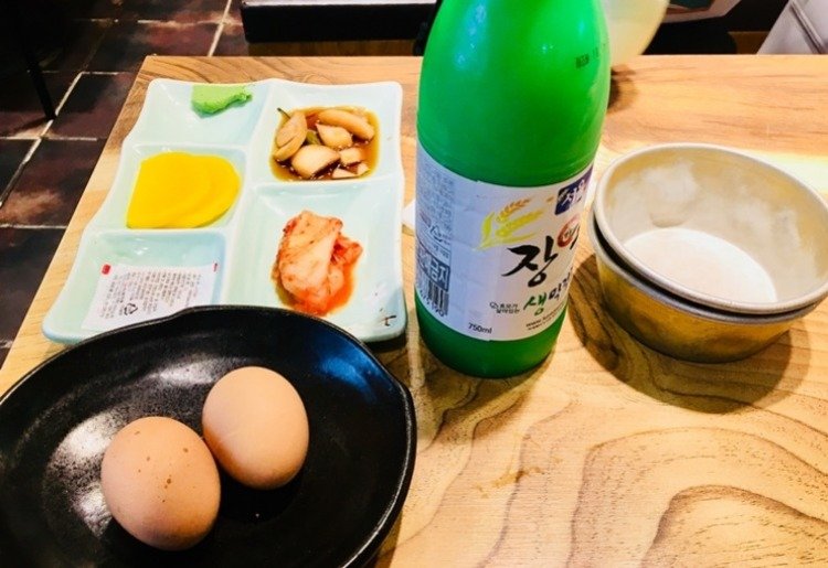 막걸리와 밑반찬.jpg