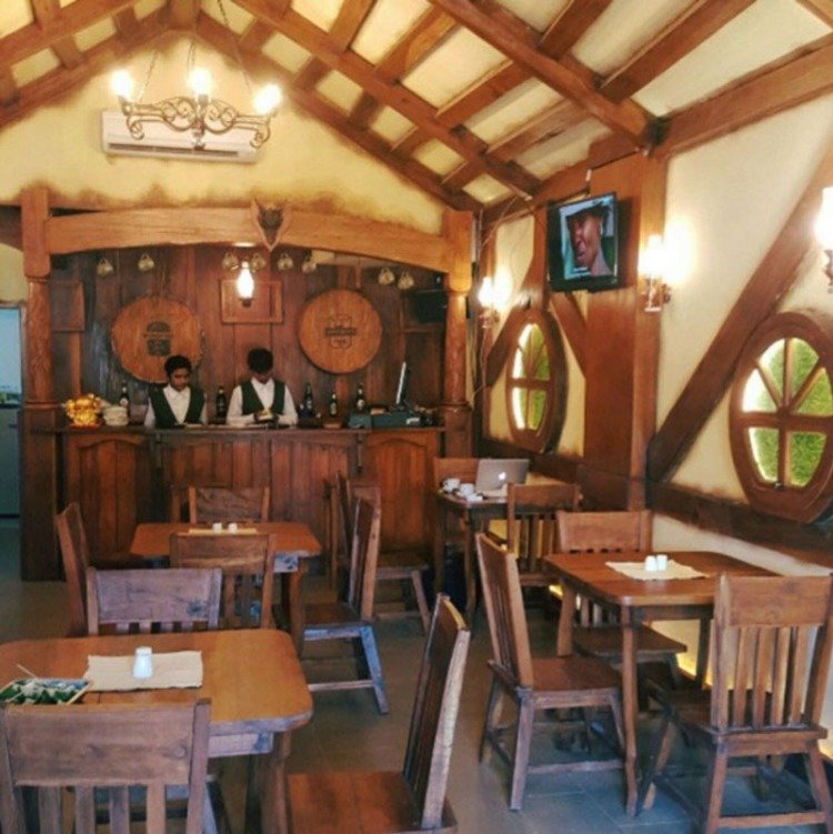 13-1-house-of-hobbit-via-benny-tan.jpg