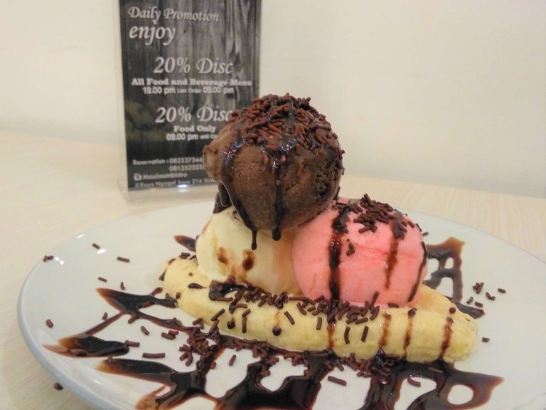 Es Krim Maximum Bistro.jpg