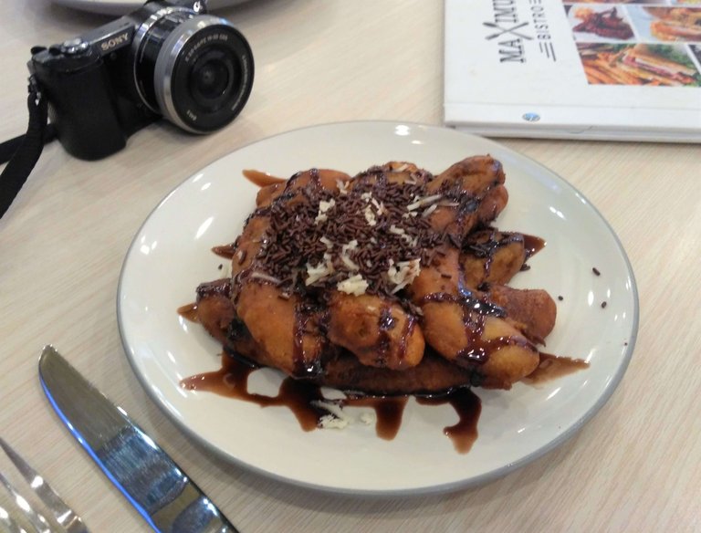Pisang Cokelat Maximum Bistro.jpg