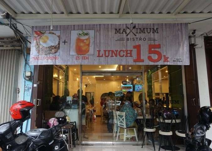 Maximum Bistro Tampak Depan.jpg