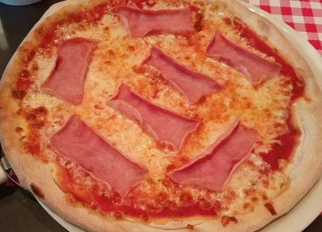 ham pizza.jpg