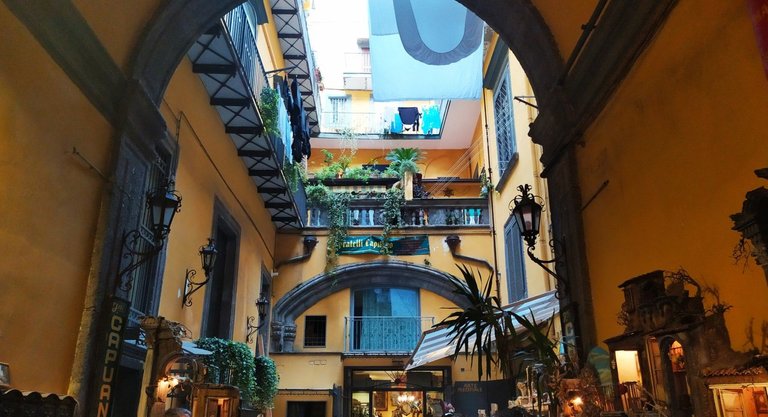 Spaccanopoli: the historic center of Naples
