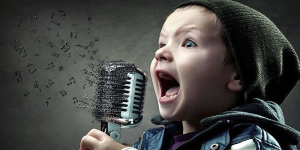 crianca_cantando_microfone20692.jpg