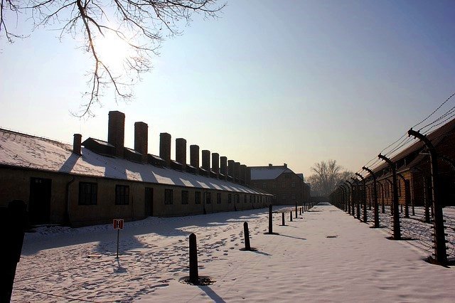 auschwitz-4784877_640.jpg