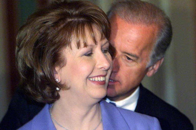 17-joe-biden-mary-mcaleese.w529.h352.2x.jpg