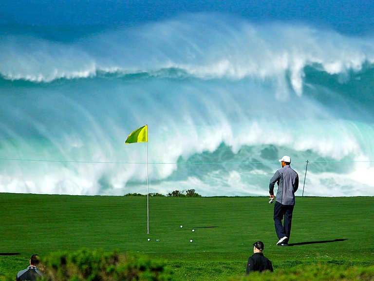 golf-photography-Stunning-golf-trophy-Pebble-Beach-and-Tiger-Woods-Beautiful-Golf-Courses.jpg