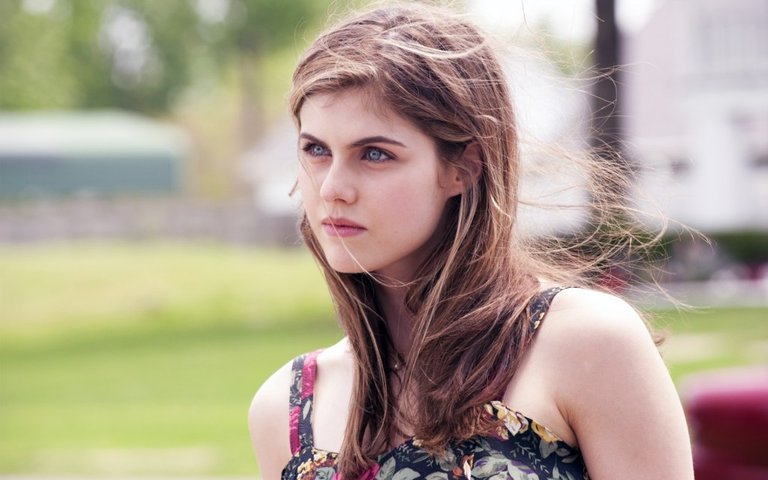 Alexandra-Daddario.jpg