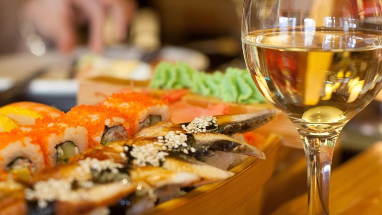 Sushi-and-Wine-pairing.jpg