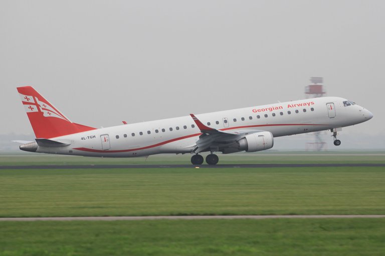 4L-TGH Georgian AW -E190.JPG