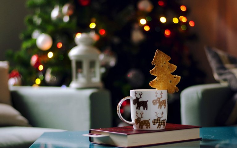 6969448-mug-cup-cookies-book-christmas-tree-lights-garland-holiday-new-year.jpg