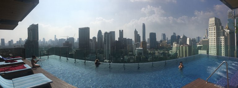 bangkok_hotel_pool_1.jpg