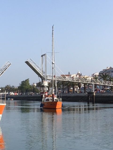 Fußgängerbrücke Lagos II.jpg