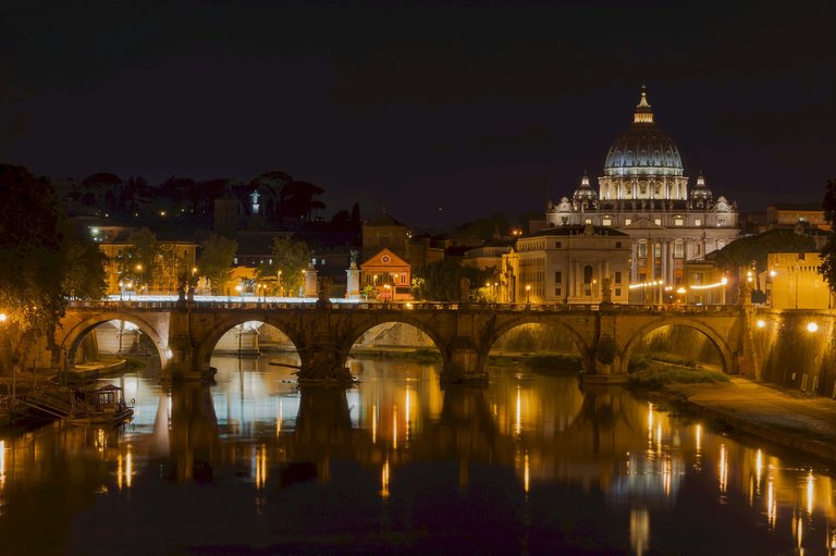 saint-peters-basilica-534336_1920.jpg