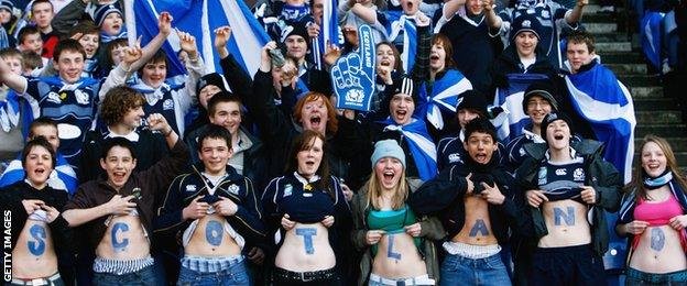 _99334731_scotland_fans.jpg