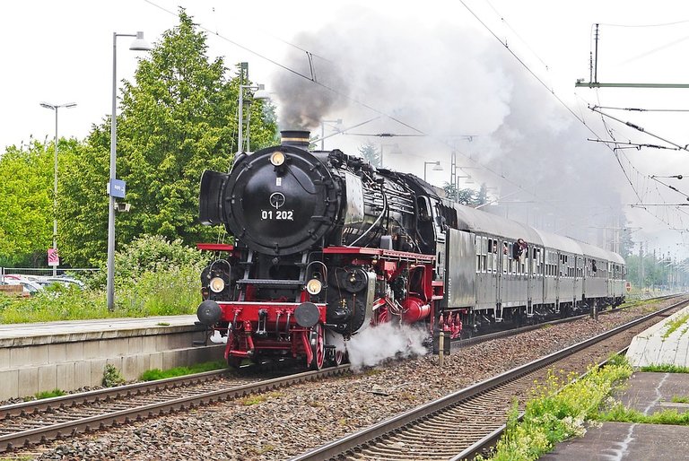 steam-locomotive-2227149_960_720.jpg