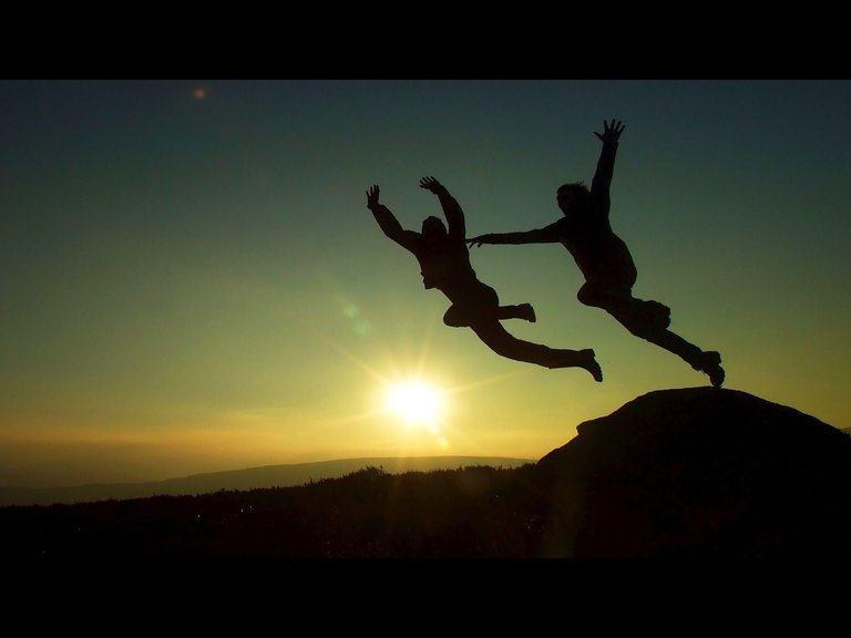 sunset_sky_sun_boys_sunshine_silhouette_dark_fun-945255.jpg!d.jpg